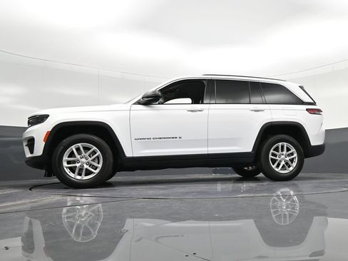 Used 2023 Jeep Grand Cherokee Laredo image 39
