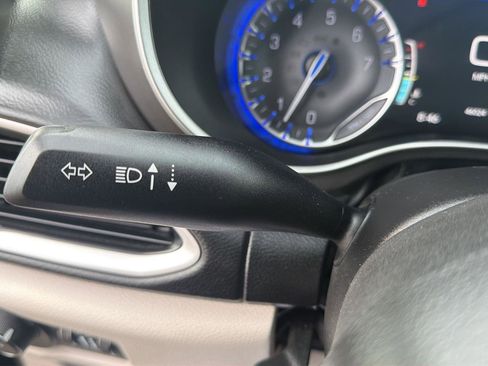 Used 2024 Chrysler Pacifica Touring-L image 20