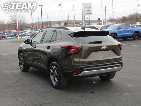 Certified 2024 Chevrolet Trax LT w/ Driver Confidence Package image 6