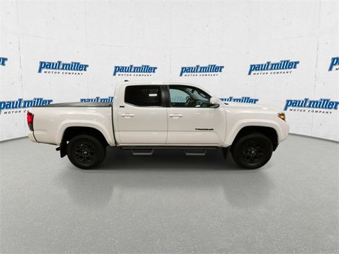 Used 2022 Toyota Tacoma SR5 w/ Technology Package image 13