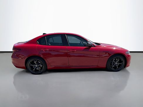 Used 2023 Alfa Romeo Giulia Estrema image 2