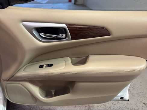 Used 2017 Nissan Pathfinder Platinum AWD/4WD image 22