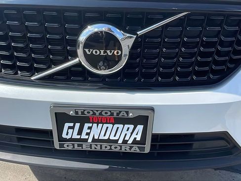 Used 2025 Volvo XC40 B5 Plus image 9