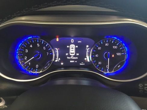 Certified 2024 Chrysler Pacifica Touring-L FWD image 18