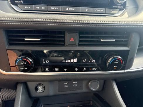 Used 2024 Nissan Rogue SV AWD/4WD image 19