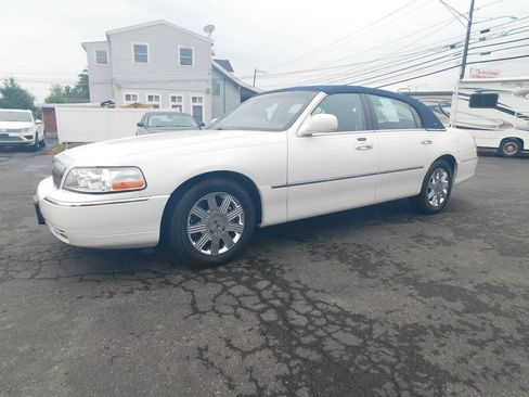 Used 2003 Lincoln Town Car Cartier RWD image 28