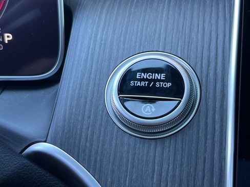 Certified 2025 Mercedes-Benz GLC 300 4MATIC image 22