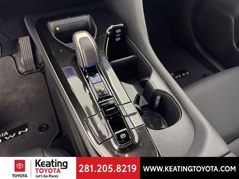 New 2025 Toyota Crown Signia image 12