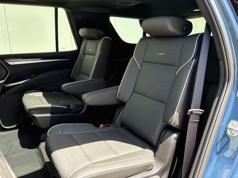 New 2026 Cadillac Escalade Luxury AWD/4WD image 13
