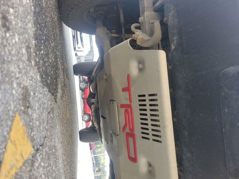 Used 2017 Toyota Tacoma TRD Off-Road w/ Tow Package image 13