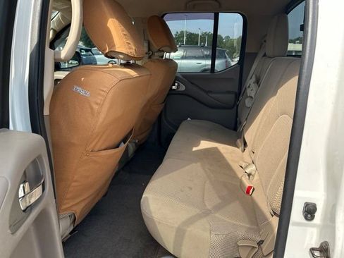 Used 2015 Nissan Frontier SV w/ SV Value Truck Package RWD image 18