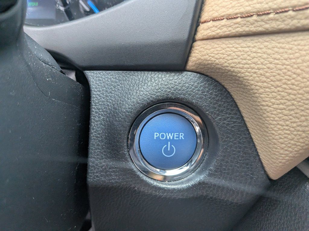 Used 2022 Toyota RAV4 Limited AWD/4WD image 17