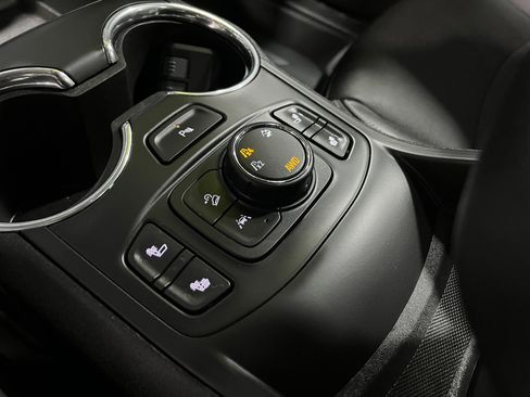 Used 2022 GMC Terrain SLT w/ Infotainment Package II image 14