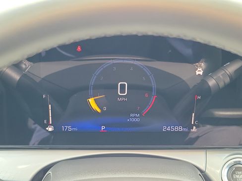 Used 2025 Chevrolet Trax LT w/ LT Convenience Package FWD image 23
