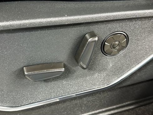 Used 2024 Ford F450 Platinum w/ FX4 Off-Road Package image 17