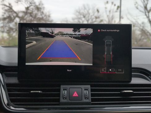 Used 2021 Audi Q5 Premium image 12