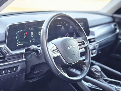Used 2025 Kia Telluride S FWD image 12