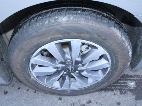 Used 2022 Chrysler Pacifica Touring-L image 7