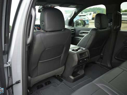 Used 2026 Chevrolet Silverado EV LT AWD/4WD image 2