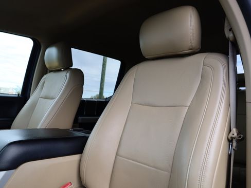 Used 2018 Ford F250 Lariat w/ Chrome Package image 6