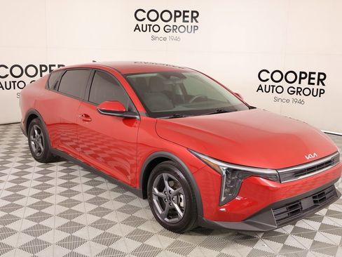 Used 2025 Kia K4 LXS image 1