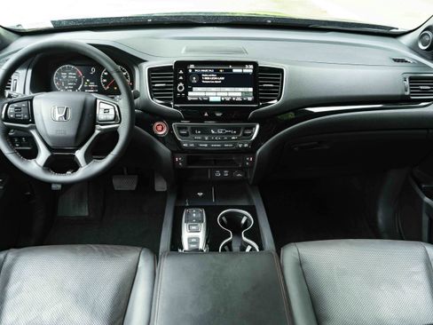 Certified 2025 Honda Ridgeline Black Edition image 27
