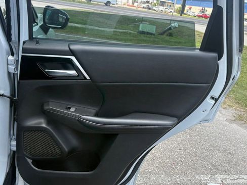 Used 2022 Mitsubishi Outlander SE FWD image 16