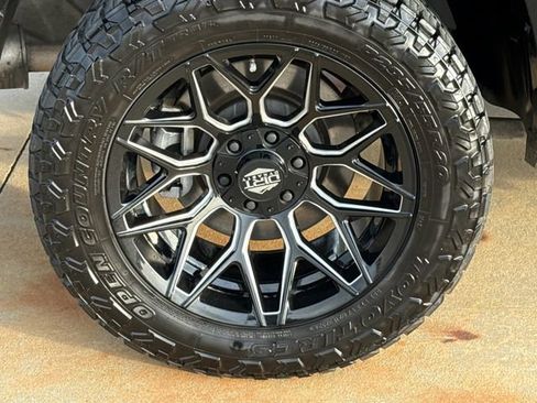 Used 2019 RAM 1500 Laramie RWD image 8