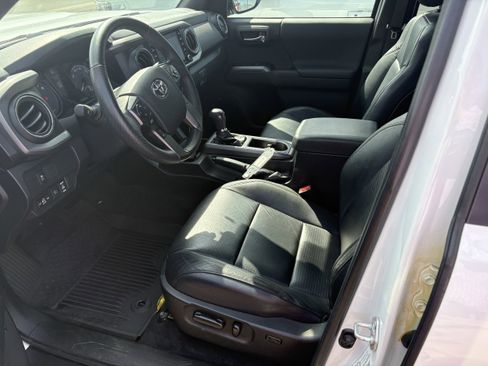 Used 2023 Toyota Tacoma TRD Sport w/ TRD Premium Sport Package AWD/4WD image 4