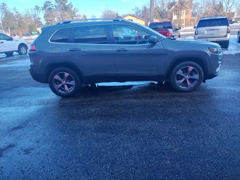 Used 2019 Jeep Cherokee Limited image 23