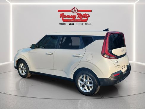 Used 2022 Kia Soul LX w/ Technology Package image 3