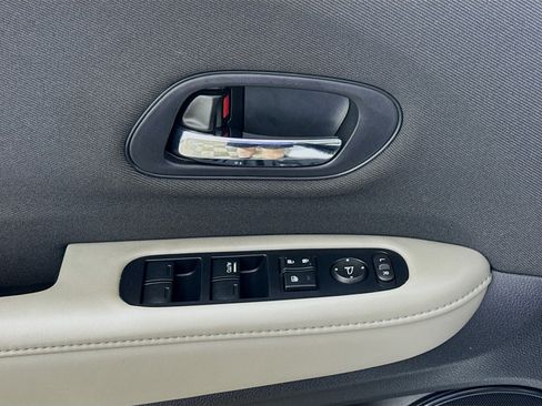 Used 2022 Honda HR-V LX image 18