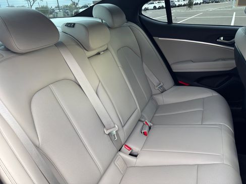 Used 2023 Genesis G70 2.0T image 18