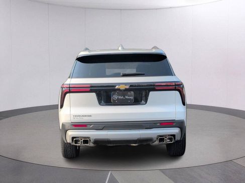 Used 2025 Chevrolet Traverse LT w/ Sun and Wheel Package FWD image 4