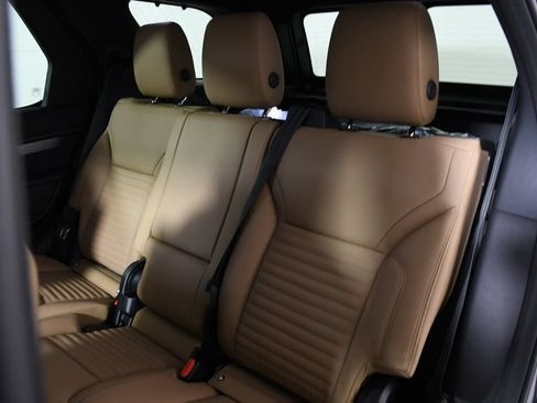 Certified 2025 Land Rover Discovery Dynamic SE AWD/4WD image 28