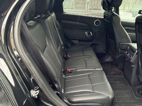 Used 2019 Land Rover Discovery HSE image 13