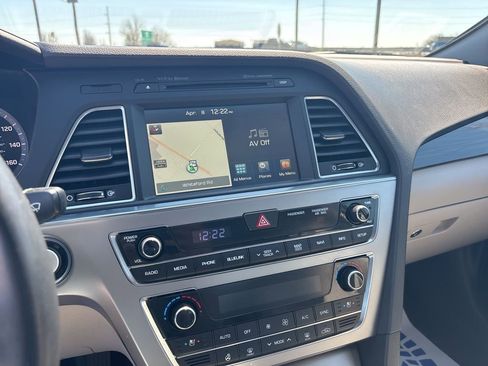 Used 2016 Hyundai Sonata Limited w/ Option Group 04 FWD image 18