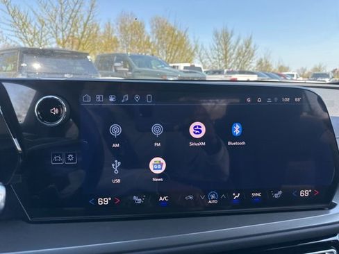 New 2026 Chevrolet Traverse LT image 23