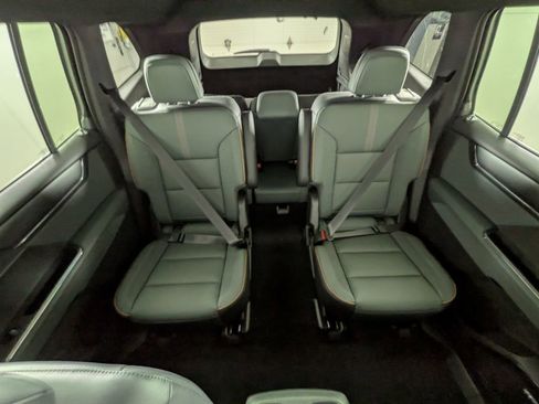 New 2026 GMC Acadia AT4 w/ Luxury Package AWD/4WD image 30