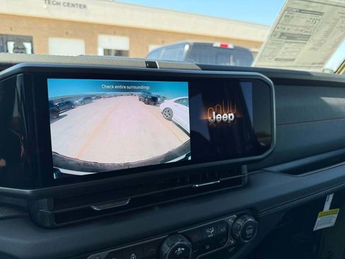 New 2025 Jeep Wrangler Rubicon w/ Convenience Group image 30