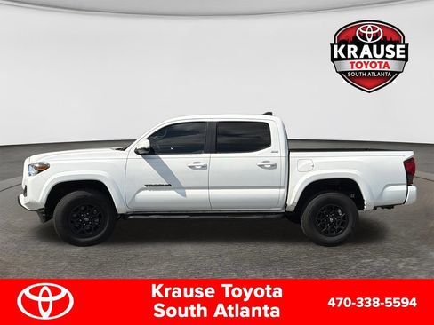 Used 2022 Toyota Tacoma SR5 w/ Technology Package RWD image 4