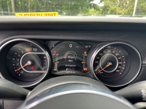 Used 2018 Jeep Wrangler Unlimited Sahara AWD/4WD image 29