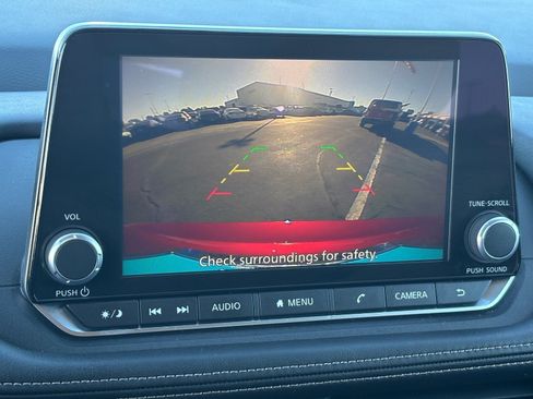 Used 2025 Nissan Rogue S image 24