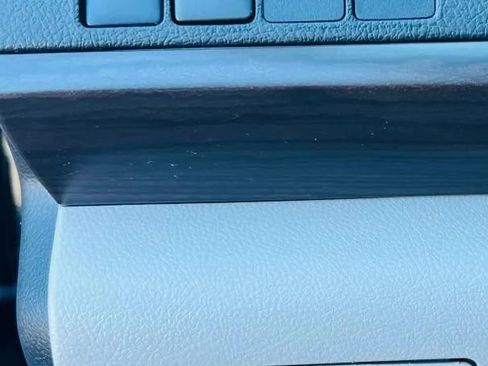 Used 2017 Toyota Camry XLE image 19