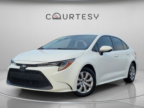 Used 2020 Toyota Corolla LE image 1