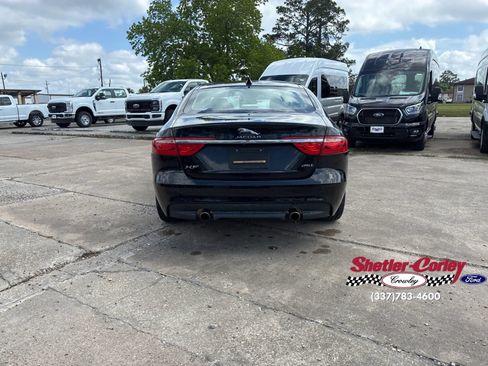 Used 2018 Jaguar XF Premium RWD image 12