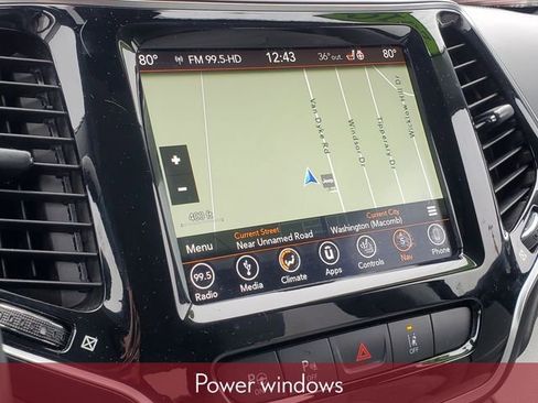 Used 2019 Jeep Cherokee Overland w/ Technology Group image 29