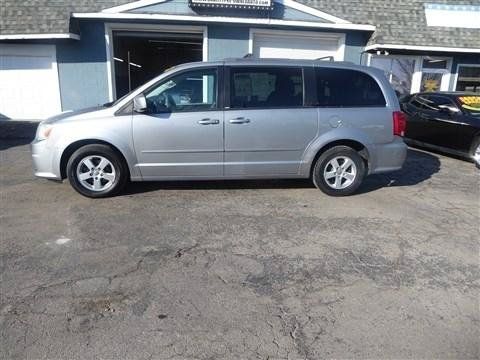 Used 2013 Dodge Grand Caravan SXT FWD image 2