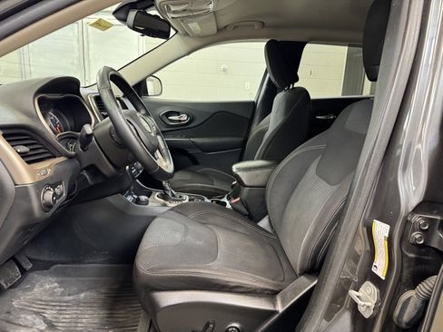 Used 2016 Jeep Cherokee Latitude w/ Safety/Convenience Group image 11