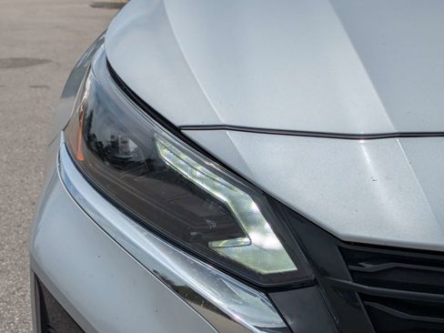 Used 2023 Nissan Altima 2.5 SV w/ SV Premium Package FWD image 9